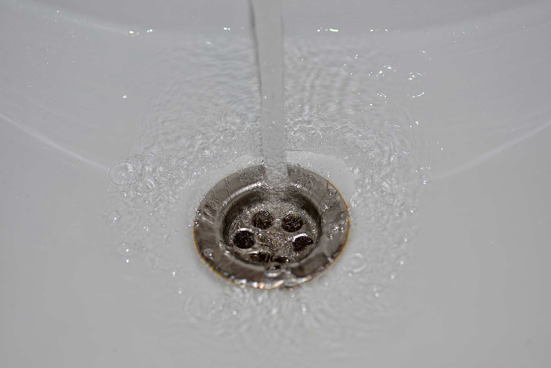A2B Drains provides services to unblock blocked sinks and drains for properties in Redditch.